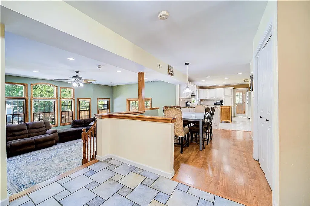 5 bed, 4.5 bath, 3182 sqft, $4,400 — Photo 4