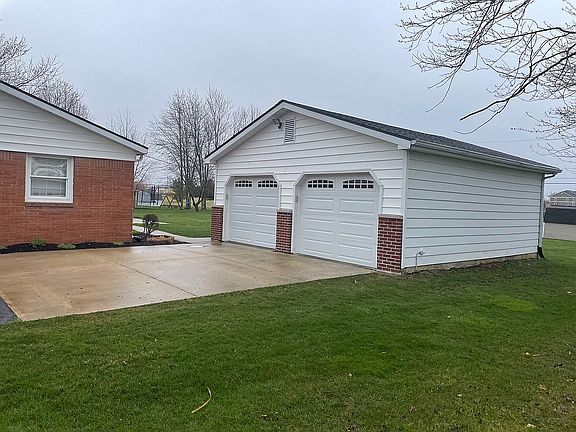 4th image of 2768 E Center Dr