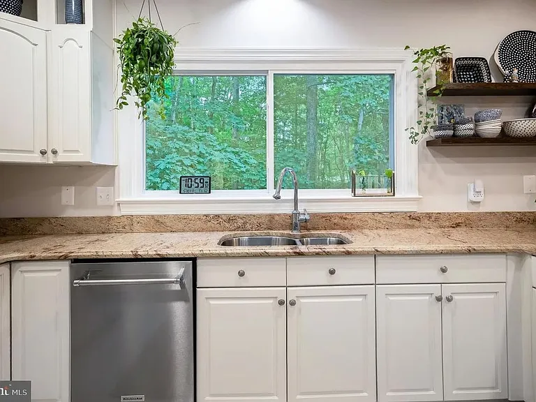 2 English Hills Dr — Photo 11