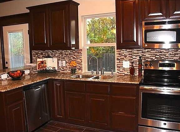 3rd image of 1008 Summer Hill Dr