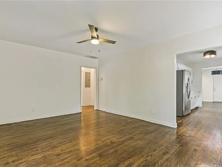 937 Lawton St SW — Photo 8