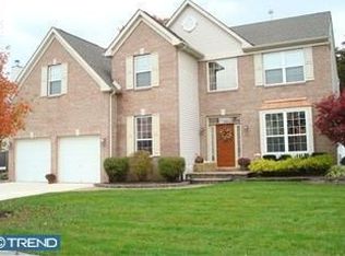 4 Chaucer Cir, Hainesport, NJ 08036