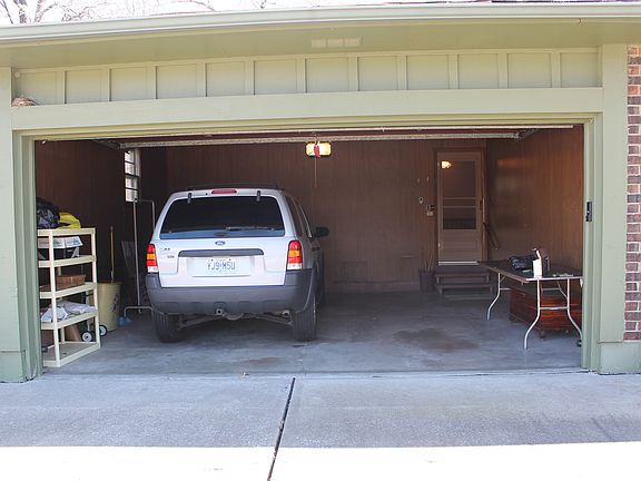 2nd image of 811 N Ute Ave