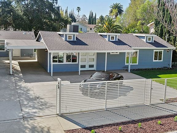 4th image of 22330 Vanowen St