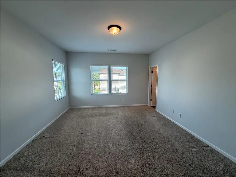 900 Colton Dr — Photo 8