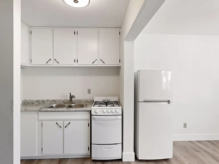 2800 Colfax — Photo 9