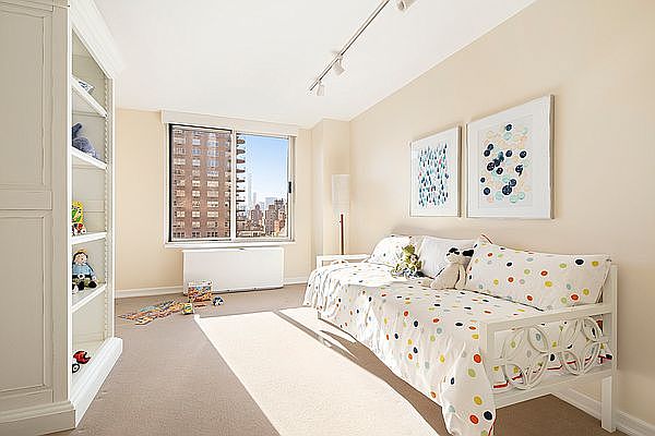 1st image of 170 E 87th St APT W15g
