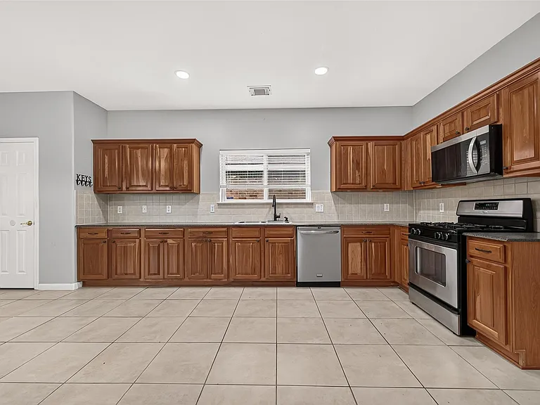 3223 Legends Creek Dr — Photo 7