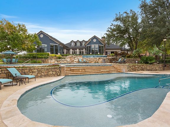 Enjoy your own tropical oasis at Bella Vista!