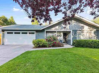 708 Carmen Dr, Mount Shasta, CA 96067