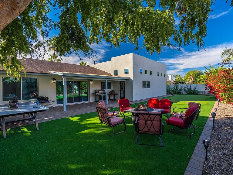 8946 E Gray Rd — Photo 2
