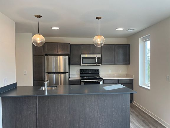 2nd image of 814 Main St #2-204