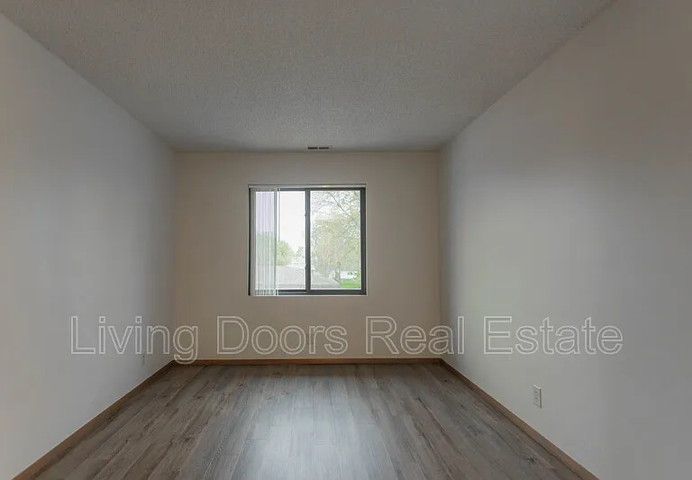 1935 N Lincoln Ave #106 — Photo 16
