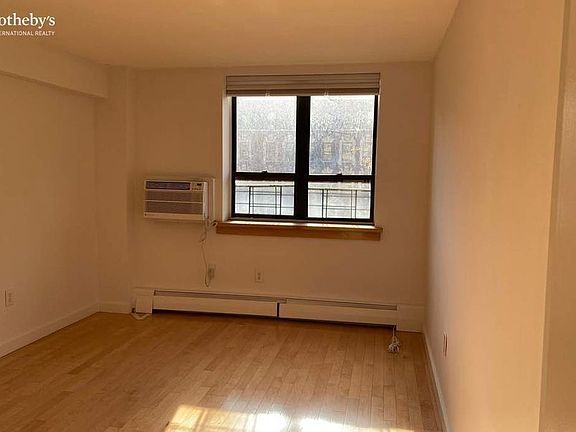 5th image of 220 Manhattan Ave APT 4S