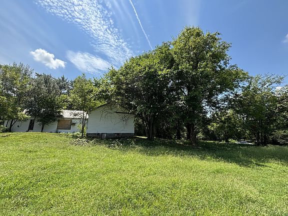 3rd image of 2445 N Commerce Rd