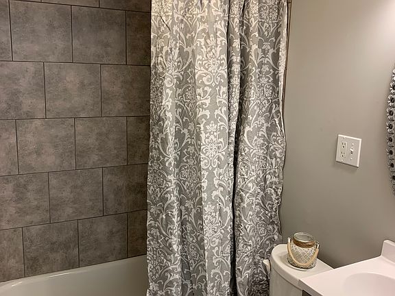 4th image of 42 Sanders Dr
