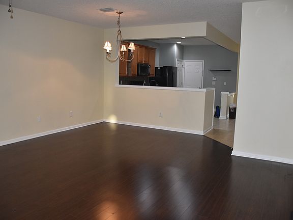 4th image of 4215 Highwood Dr