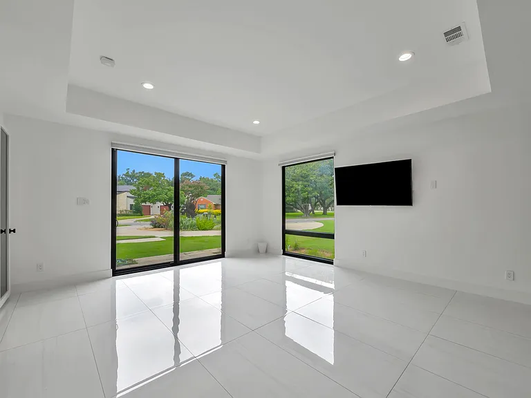 11248 Jamestown Rd — Photo 4