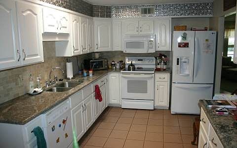 5th image of 1221 Lake Clay Dr