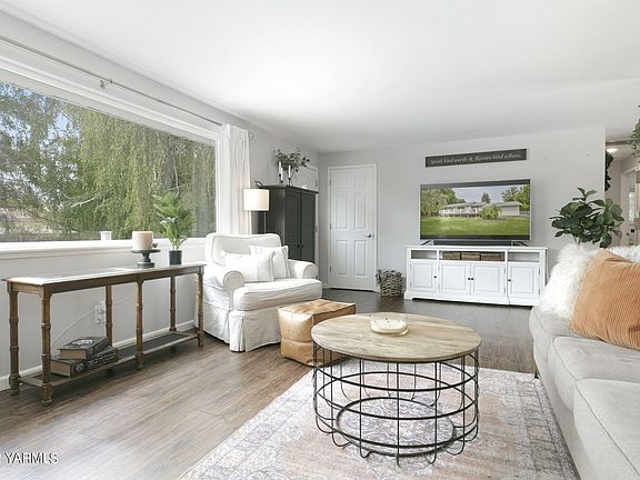 large-cf3f4ba4-3484-47e5-be30-adb75904a1