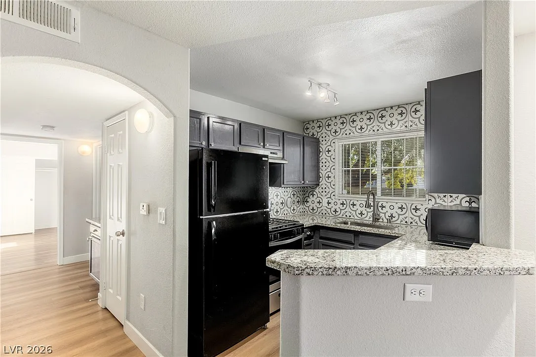 2 bed, 2.0 bath, 1081 sqft, $1,275 — Photo 3