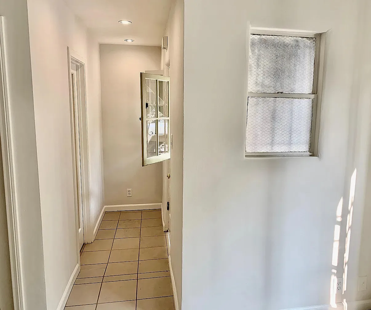 Studio, 400 sqft, $1,750 — Photo 3