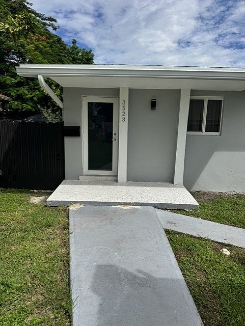 Duplex house in the rear, 3523 SW 3rd Street