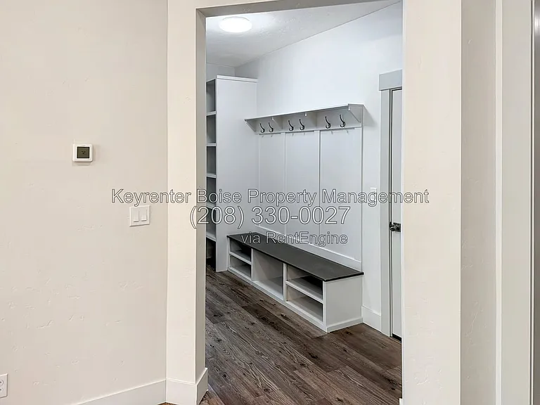 1440 W Cerulean St — Photo 3