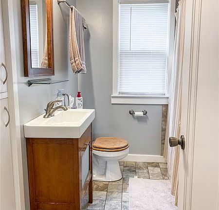 5th image of 632 W 22nd St