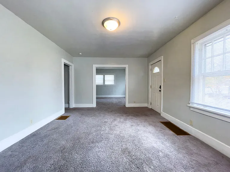 1425 W Gilbert St — Photo 5