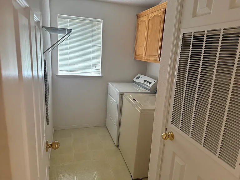220 Treasurton St — Photo 14