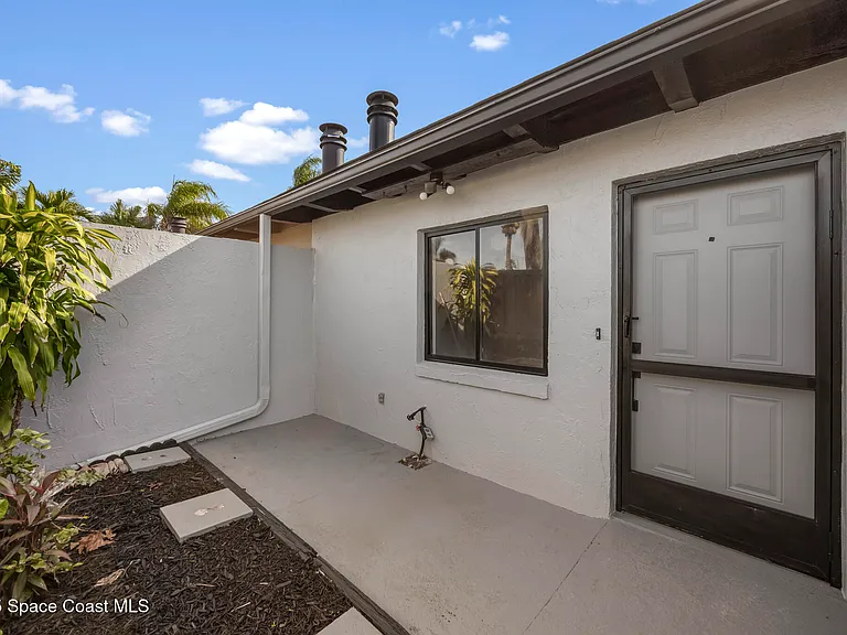 111 Columbia Dr — Photo 5