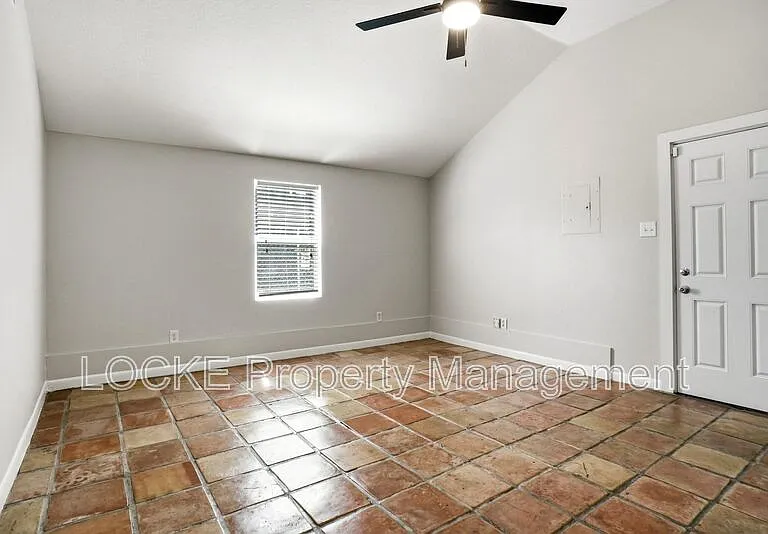 3528 Rogers Ave — Photo 13