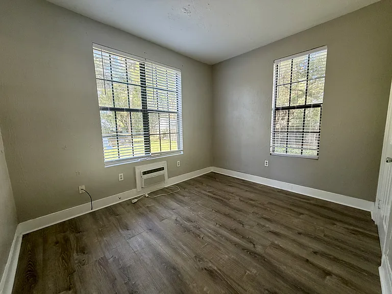 1717 S Park Ave — Photo 33