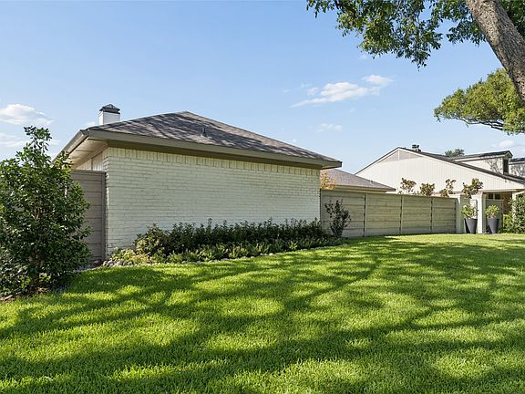 3rd image of 1321 Chesterton Dr
