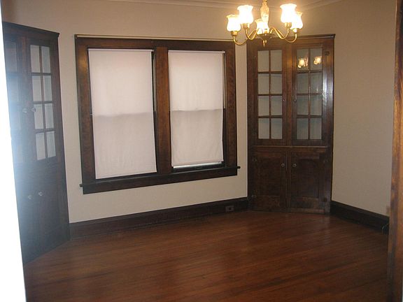 3rd image of 1577 Larchmont Ave