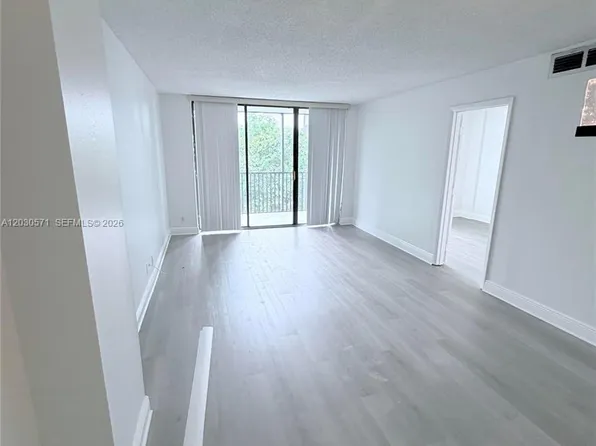 3301 N Country Club Dr APT 407, Aventura, FL 33180