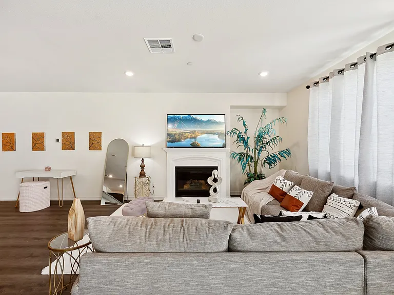 Where comfort meets style! Living is the perfect spot for gatherings and relaxation.