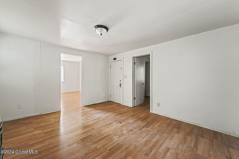 5th image of 3320 7th Avenue