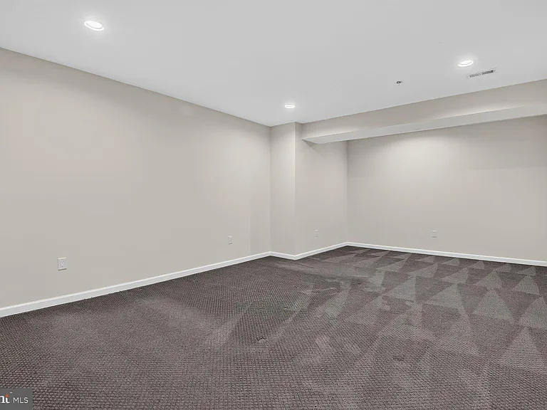 13828 Travilah Rd — Photo 43