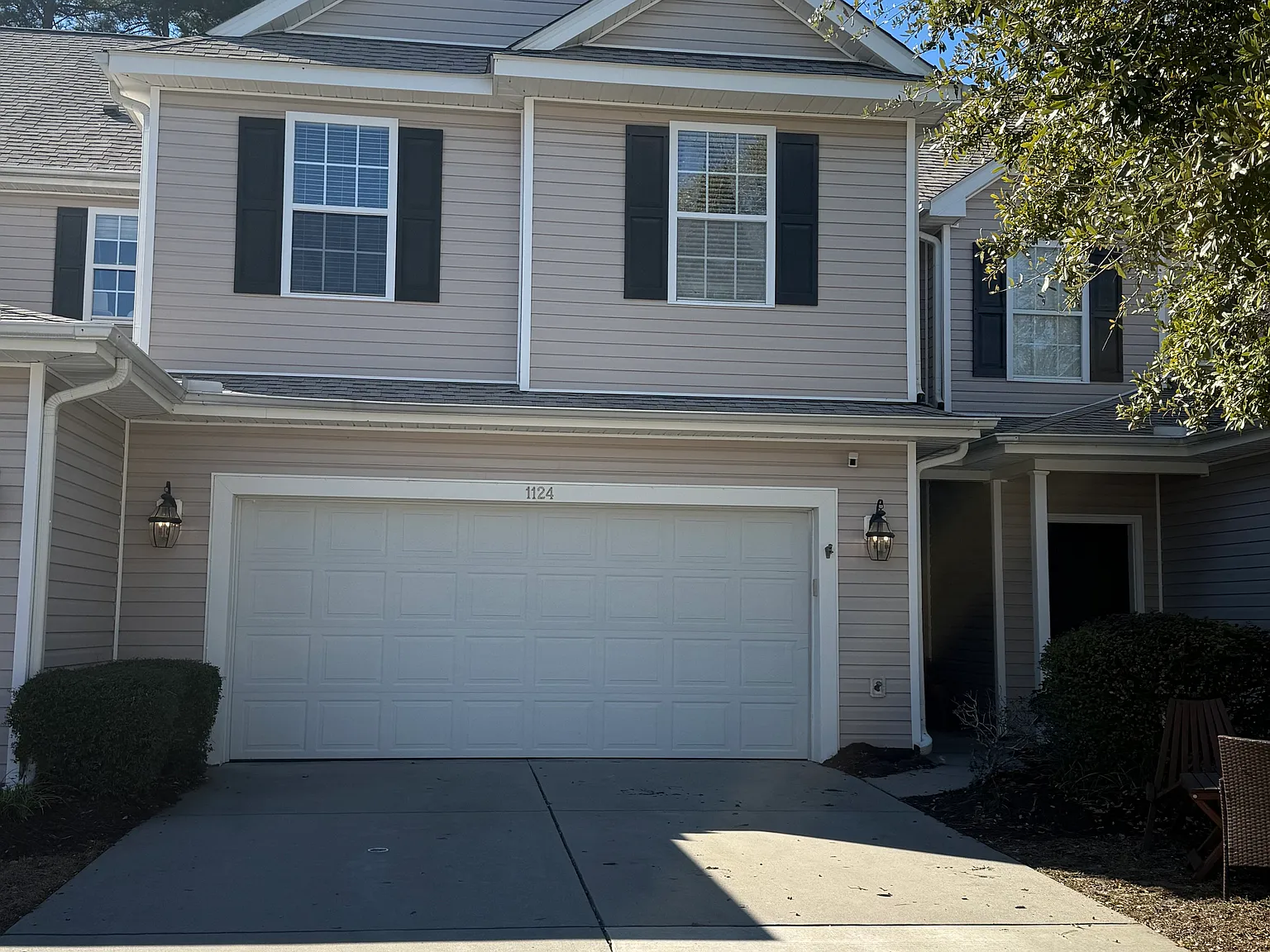 3 bed, 2.5 bath, 1851 sqft, $1,900 — Photo 1