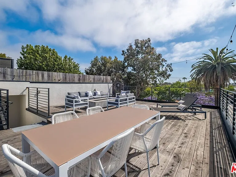 611 Broadway St — Photo 28
