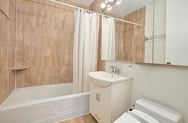 5th image of 201 W 72nd St APT 8G