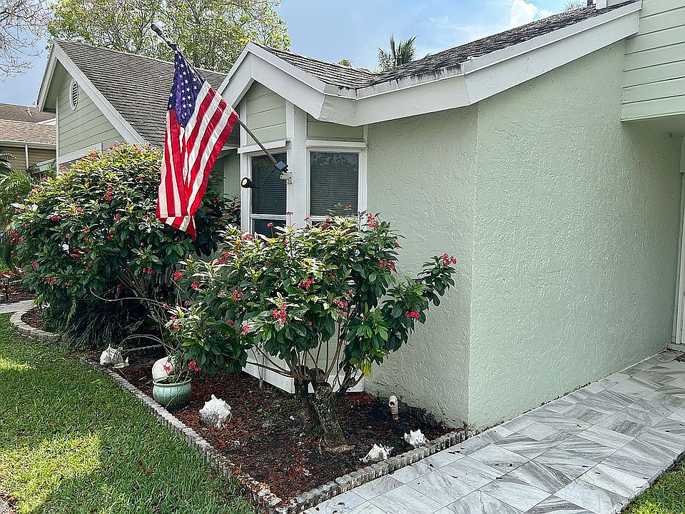 1st image of 1101 SW 111th Ter