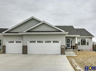 1738 NW 41st St, Lincoln, NE 68528