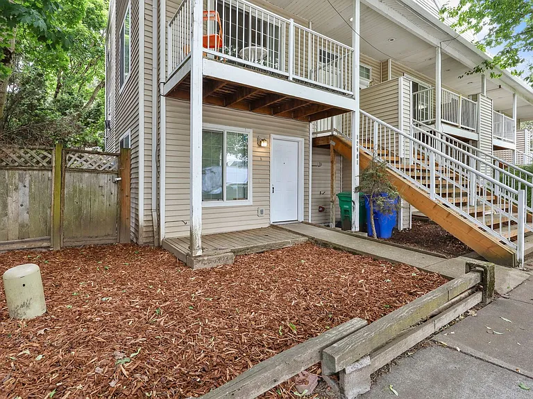 12901 NE Prescott Dr #B — Photo 2
