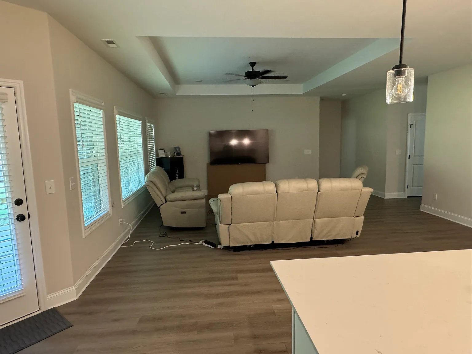 3 bed, 2286 sqft, $2,500 — Photo 2