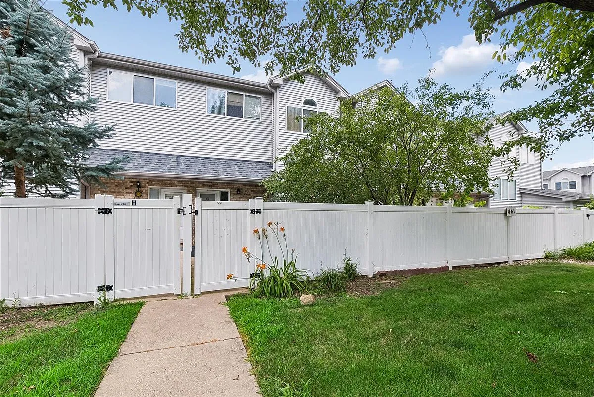 2 bed, 2.5 bath, 1903 sqft, $2,350 — Photo 1