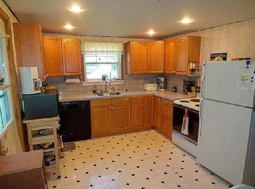 2nd image of 1465 Huron Rd