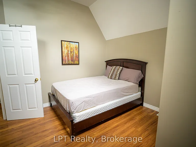 317 Queen St #302 — Photo 27